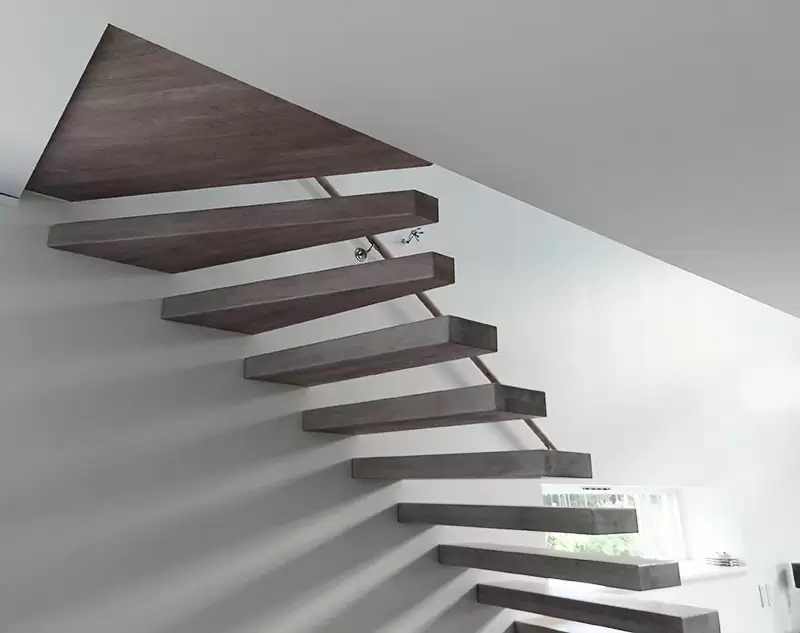 Flytande trappa med svävande trappsteg.